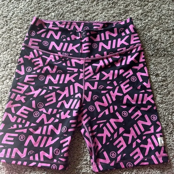 Nike One Dri-Fit women’s 7” icon clash training shorts - Picture 4 of 8